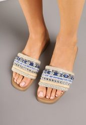Niebiesko-Beżowe Klapki z Plecionką w Stylu Boho i Nitami Karvisa. Niebieskie klapki damskie Born2be, bez wzorów, z jeansu, boho, bez obcasa, na płaskiej podeszwie. Za 34.99 zł.