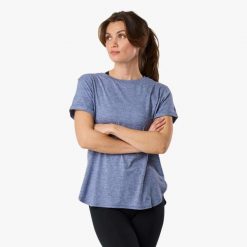 Koszulka treningowa damska Swedemount Core Loose Fit Tee szybkoschnąca. Niebieskie koszulki sportowe damskie SWEDEMOUNT, bez wzorów, sportowe, bez kołnierzyka. Za 79.99 zł.