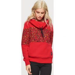 Wzorzysta bluza z kołnierzem - Czerwony. Czerwone bluzy damskie Cropp. W wyprzedaży za 49.99 zł.