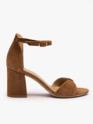 Brązowe eleganckie sandały na słupku. Brązowe sandały damskie Ryłko, bez wzorów, ze skóry, bez obcasa, na obcasie, bez zapięcia. Za 399.99 zł.