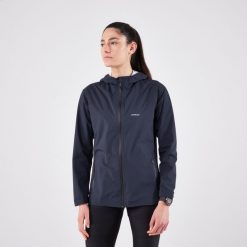 Kurtka do biegania przeciwdeszczowa damska Kiprun Run Rain 900. Szare kurtki damskie KIPRUN, l, bez wzorów, z materiału, bez kaptura. Za 399.99 zł.