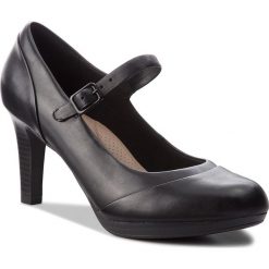 Półbuty CLARKS - Adriel Carla 261363764 Black Leather. Czarne półbuty damskie Clarks, z materiału. W wyprzedaży za 229.00 zł.