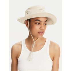Kapelusz JACQUEMUS. Brązowe czapki i kapelusze damskie JACQUEMUS, bez wzorów. Za 949.99 zł.