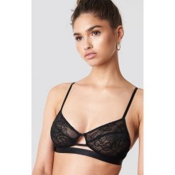 NA-KD Lingerie Koronkowy biustonosz z fiszbinami - Black. Czarne biustonosze NA-KD Lingerie, z haftami, z koronki. Za 52.95 zł.