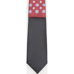 Zestaw krawat i poszetka - Czarny. Czarne krawaty i muchy Reserved, bez wzorów. Za 59.99 zł.