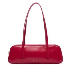 Torebka Calvin Klein. Czerwone torebki do ręki damskie Calvin Klein, bez wzorów, klasyczne, bez dodatków. Za 489.99 zł.