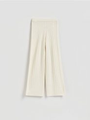 Dzianinowe spodnie - kremowy. Białe spodnie materiałowe damskie Reserved, l, bez wzorów, z dzianiny. Za 139.99 zł.