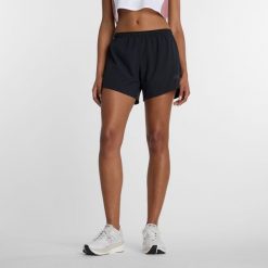 Spodenki damskie New Balance WB6194E0BK – czarne. Czarne szorty sportowe damskie New Balance, s, bez wzorów, z materiału, sportowe, na fitness i siłownię. Za 199.99 zł.