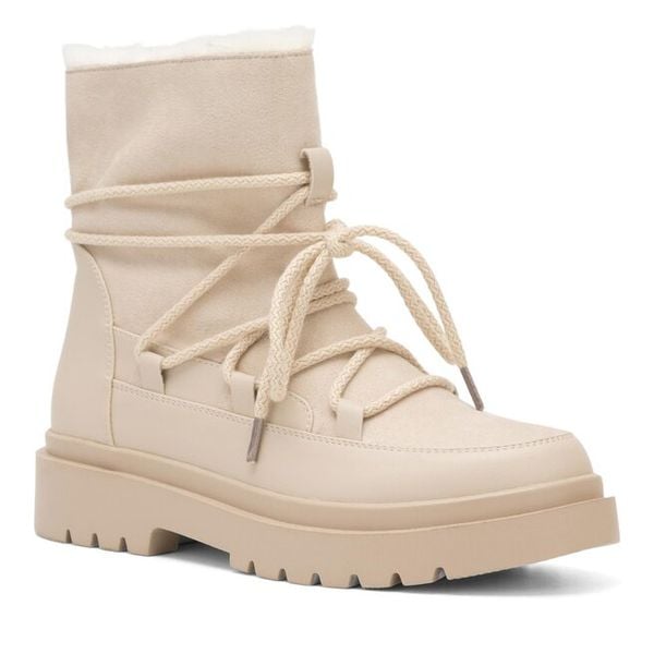 Botki DeeZee. Brązowe botki damskie DeeZee, bez obcasa, na płaskiej podeszwie, bez zapięcia. Za 179.99 zł.