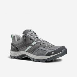 Buty turystyczne damskie Quechua MH100 niskie. Szare obuwie sportowe damskie QUECHUA, trekkingowe. Za 179.99 zł.