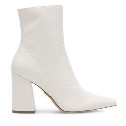 Botki Nine West. Białe botki damskie Nine West, bez obcasa, na słupku, bez zapięcia. Za 259.99 zł.