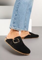 Czarne Klapki z Ozdobną Klamrą w Stylu Chodaków Afindea. Czarne klapki damskie Renee, bez wzorów, z jeansu, eleganckie, bez obcasa, na płaskiej podeszwie. Za 54.99 zł.