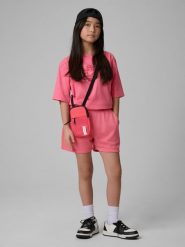 4F Spodenki dresowe dziewczęce - różowe 134 (8-9 lat). Czerwone spodenki dla dziewczynek 4f, na lato, bez wzorów, z dresówki. Za 49.99 zł.