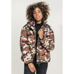 Damska klasyczna miejska parka typu boyfriend. Brązowe kurtki damskie Urban Classics, na zimę, bez wzorów, casualowe, bez kaptura. Za 337.00 zł.