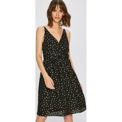 Vero Moda - Sukienka Henna. Sukienki damskie Vero Moda, z poliesteru, casualowe, na ramiączkach. W wyprzedaży za 89.90 zł.