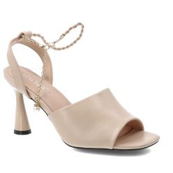 Sandały damskie Vinceza, cholewka ze skóry ekologicznej z metalicznym wykończeniem pasek wokół kostki zamienny na łańcuszek, beżowe, 62297. Brązowe klapki damskie VINCEZA, bez wzorów, ze skóry ekologicznej, bez obcasa, na obcasie, bez zapięcia. Za 129.00 zł.