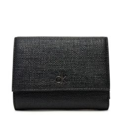 Portfel Calvin Klein. Czarne portfele damskie Calvin Klein, bez wzorów. Za 159.99 zł.