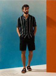 Wiskozowa koszula w paski - czarny. Czarne koszule męskie Sinsay, l, bez wzorów, z wiskozy, bez kołnierzyka, bez ramiączek. Za 39.99 zł.