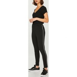 Answear - Spodnie. Czarne legginsy damskie ANSWEAR, l, bez wzorów, z bawełny. W wyprzedaży za 89.90 zł.