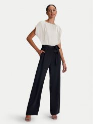 Swing Kombinezon 3AH00900 Czarny Regular Fit. Czarne sukienki damskie Swing, bez wzorów, z syntetyku, bez kołnierzyka, bez ramiączek. Za 919.99 zł.
