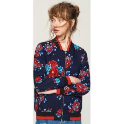 Kurtka bomber - Wielobarwn. Szare kurtki damskie Sinsay. W wyprzedaży za 59.99 zł.