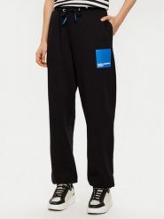 Karl Lagerfeld Jeans Spodnie dresowe A1W10004 Czarny Regular Fit. Czarne spodnie dresowe damskie Karl Lagerfeld Jeans, m, bez wzorów, z bawełny. Za 549.99 zł.