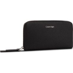 Duży Portfel Damski CALVIN KLEIN - Ck Base Large Zip Around Xl K60K604501 001. Portfele damskie marki Calvin Klein. W wyprzedaży za 249.00 zł.