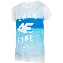 T-shirt dla małych chłopców JTSM127 - biały. Białe t-shirty dla chłopców 4F JUNIOR, z nadrukiem, z bawełny, z krótkim rękawem. W wyprzedaży za 24.99 zł.