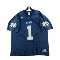 Second life - Adidas koszulka męska NCAA Notre Dame Y2K - Jak nowy. Niebieskie koszulki sportowe męskie Adidas, m, bez wzorów, z materiału, bez kołnierzyka, bez ramiączek, do piłki nożnej. Za 212.96 zł.