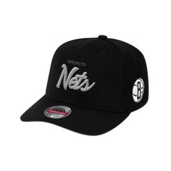 Czapka typu snapback Mitchell & Ness Foundation Script Stretch Brooklyn Nets. Czarne czapki i kapelusze męskie Mitchell & Ness, bez wzorów, eleganckie. Za 218.50 zł.