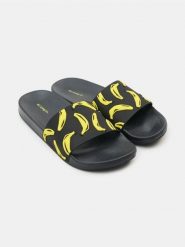 Klapki z motywem bananów - czarny. Czarne klapki męskie Sinsay. Za 29.99 zł.