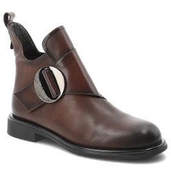 Botki damskie Artiker o eleganckim fasonie z ozdobnym paskiem z dużą metalową klamrą i niskim stabilnym obcasem brązowe, 59C1199. Brązowe kozaki damskie Artiker, bez obcasa. Za 329.00 zł.