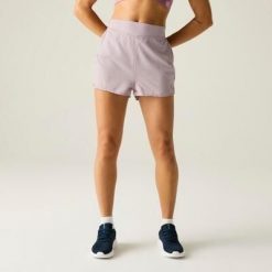 Damskie spodenki terenowe. Czerwone szorty sportowe damskie Dare 2b, l, bez wzorów, z poliesteru, sportowe, do biegania. W wyprzedaży za 159.99 zł.