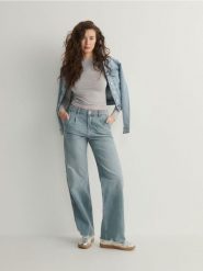 Bluzka z modalem - jasnoszary. Szare bluzki damskie Reserved, l, bez wzorów, z dzianiny, bez kołnierzyka, bez ramiączek. W wyprzedaży za 25.99 zł.