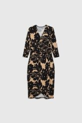 Wzorzysta sukienka czarna. Czarne sukienki damskie MOODO, bez wzorów, z elastanu, bez kołnierzyka, bez ramiączek. Za 129.99 zł.
