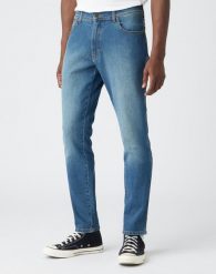 MĘSKIE SPODNIE JEANSOWE WRANGLER TEXAS TAPER IN CLOVER W12TX5365 112141169. Spodnie materiałowe męskie Wrangler, l, bez wzorów, z jeansu. Za 219.99 zł.