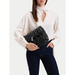 Torebka Eva Minge. Czarne torebki do ręki damskie Eva Minge, bez wzorów, klasyczne, bez dodatków. Za 279.99 zł.