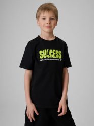 4F T-shirt regular z nadrukiem chłopięcy - biały 134 (8-9 lat). Czarne t-shirty dla chłopców 4f, bez wzorów, z bawełny, bez ramiączek. Za 39.99 zł.