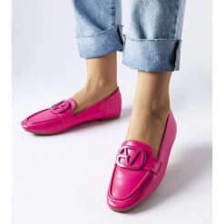 Różowe mokasyny z klamerką Delgi. Czerwone mokasyny damskie z tworzywa sztucznego, eleganckie. Za 85.50 zł.
