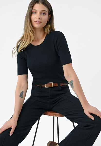 Dzianinowa koszulka w prążek TM-ELDA. Czarne t-shirty damskie Volcano, l, bez wzorów, z dzianiny, eleganckie, bez kołnierzyka. Za 99.99 zł.