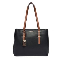 Torebka Nine West. Czarne torebki do ręki damskie Nine West, bez wzorów, klasyczne, bez dodatków. Za 289.99 zł.