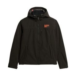 Kurtka wodoodporna Superdry Softshell Trekker. Czarne kurtki męskie Superdry., bez wzorów, z softshellu, sportowe, z kapturem. W wyprzedaży za 393.40 zł.