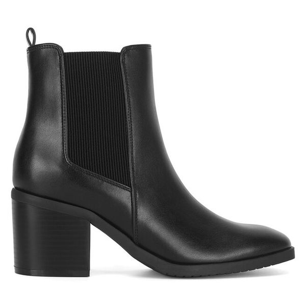 Sztyblety Clara Barson. Czarne botki damskie Clara Barson, bez obcasa, na słupku, bez zapięcia. Za 169.99 zł.