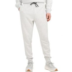 Spodnie męskie 4F CAS, regular fit, ściągacze u dołu nogawek. Szare spodnie sportowe męskie 4f, m, bez wzorów. Za 113.99 zł.