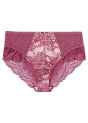 Figi z wysokim stanem z delikatną koronką. Fioletowe figi damskie bonprix, bez wzorów, z koronki. Za 42.99 zł.