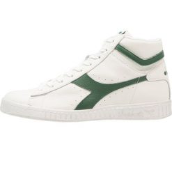 Diadora GAME WAXED Tenisówki i Trampki wysokie white/fogliage. Trampki i tenisówki damskie marki Diadora. W wyprzedaży za 381.65 zł.