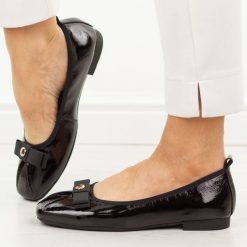 Czarne skórzane baletki damskie Vinceza 66909. Czarne baleriny damskie VINCEZA, na jesień, bez wzorów, z jeansu, biznesowe, bez obcasa, na płaskiej podeszwie. W wyprzedaży za 192.72 zł.