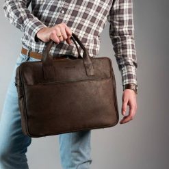 Torba męska BL12 na Laptop 15,6 Brødrene Brązowa. Brązowe torby na laptopa męskie bez wzorów. Za 429.00 zł.