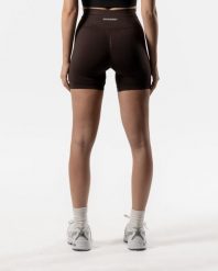 Damskie szorty bezszwowe Reform z wysokim stanem i scrunch – czekoladowy. Brązowe szorty sportowe damskie AESTHETIC WOLF, m, bez wzorów, z dzianiny, z podwyższonym stanem, do biegania. Za 159.99 zł.
