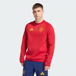 Sweter Spain Tiro Travel Crew. Czerwone swetry przez głowę męskie Adidas, l, bez wzorów, bez kołnierzyka. Za 259.00 zł.